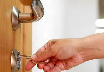 Lock Locksmith Tech Overland Park, KS 913-364-2667 logo-image - 24-hour-emergency-locksmith