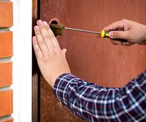 Lock Locksmith Tech Overland Park, KS 913-364-2667 - garage-door-locks